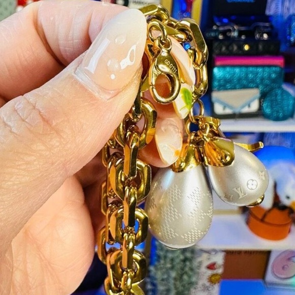 Louis Vuitton Monogram Damier Gold Pearl LV Chain Link Bracelet or BAG CHARM - Picture 3 of 11